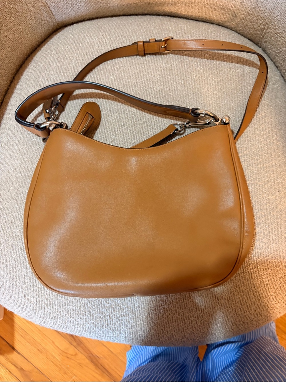 Coach Caramel Leather Hobo Shoulder Bag with Adjustable Strap - Picture 3 of 7